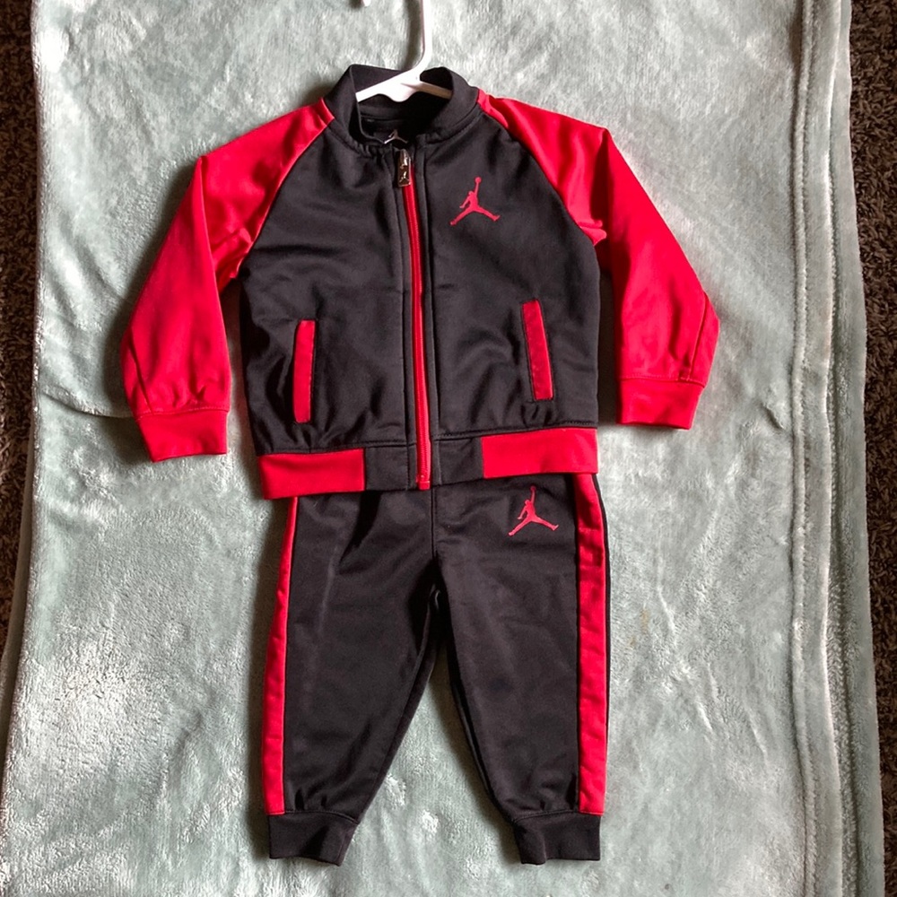 AIR JORDAN black/red 2 piece Tracksuit, boys 6-9 months
